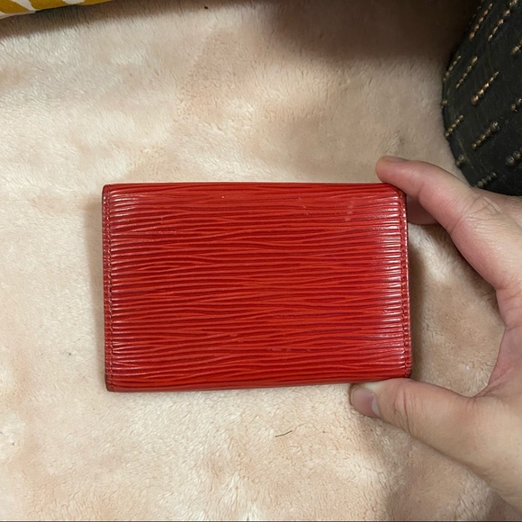 Louis Vuitton 6 Key Holder Epi Red - Picture 10 of 10